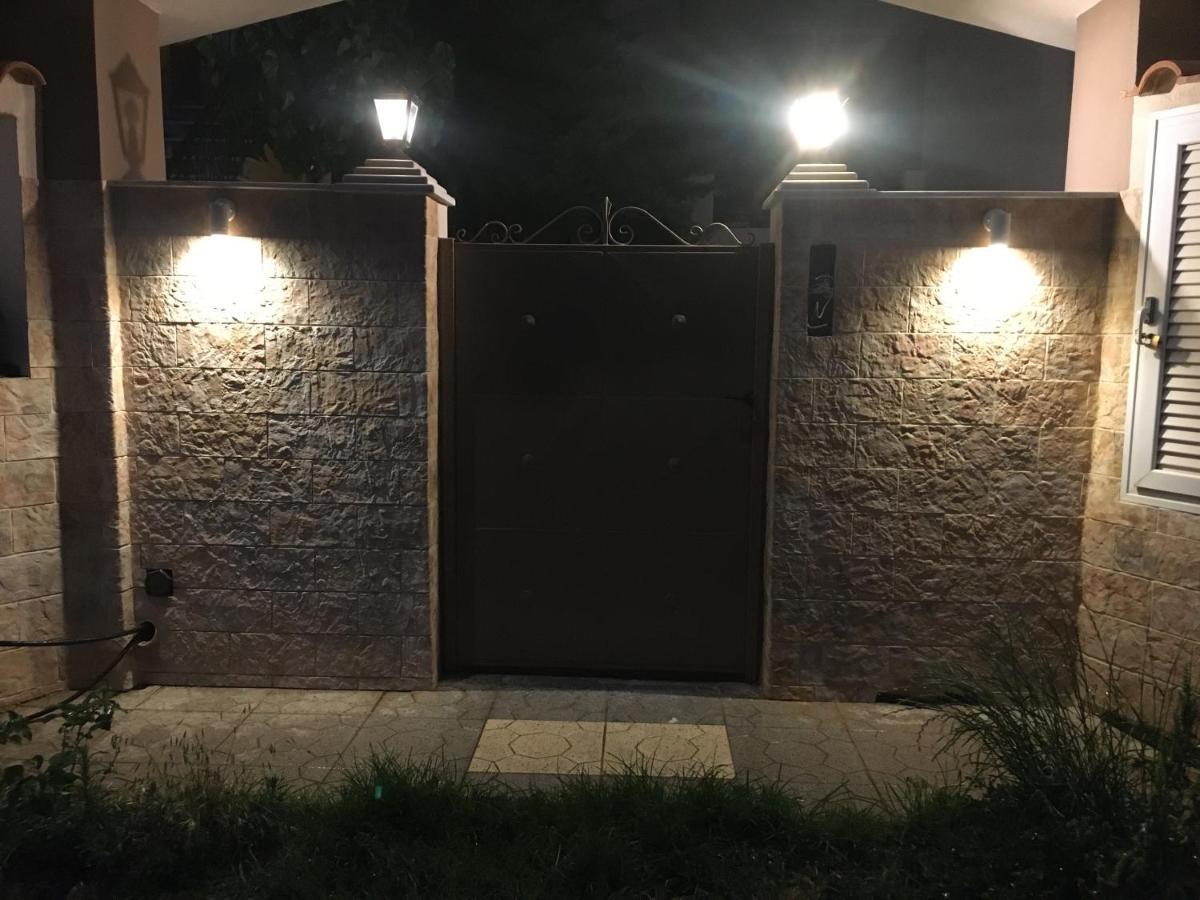 Theo Apartments 1 阿特米达 外观 照片
